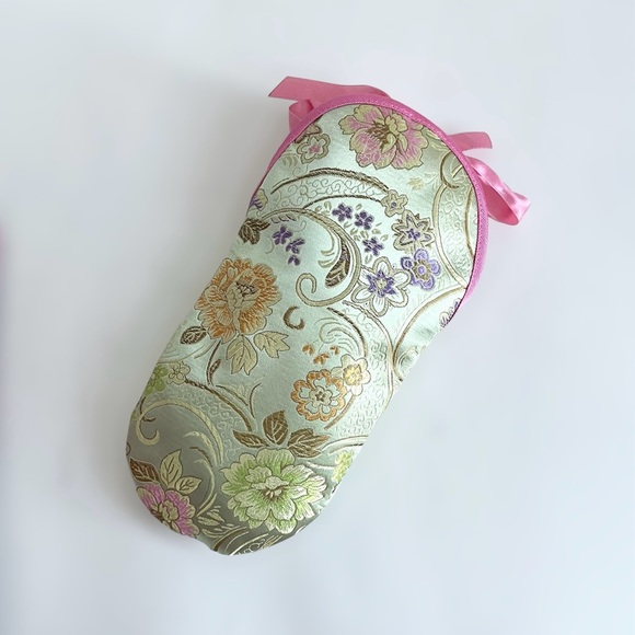 MaggiB Green Floral Pouch Folder Travel Slippers Eyeshade Spa Trio Set - Picture 6 of 7